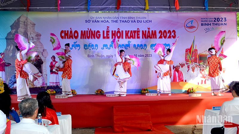 Rộn ràng Lễ hội Katê 2023 của đồng bào Chăm ở Bình Thuận ảnh 1