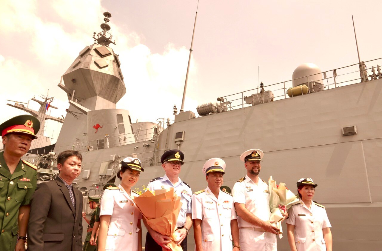 Tàu HMAS Toowoomba ‘tái ngộ’ cảng Sài Gòn - Ảnh 2.