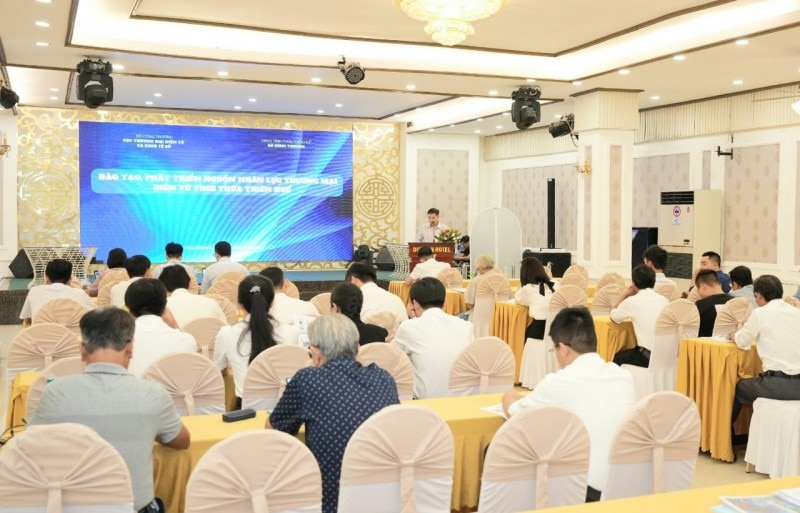 Thừa Thiên Huế: Phát triển nguồn nhân lực cho thương mại điện tử