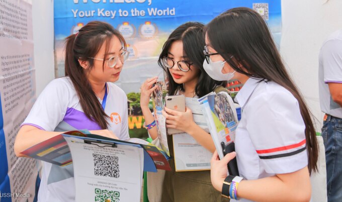 Triển lãm giáo dục có sự tham gia của 44 trường đại học hàng đầu trong các lĩnh vực của Đài Loan. Ảnh: USSH
