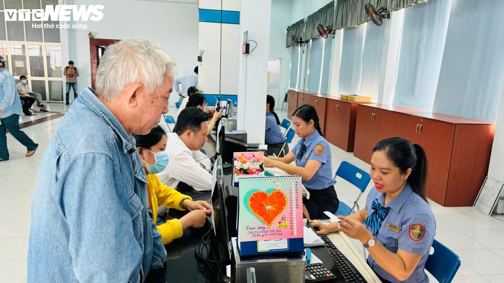 Ga Sài Gòn ngày đầu mở bán vé Tết, người dân mua vé dễ dàng - 8