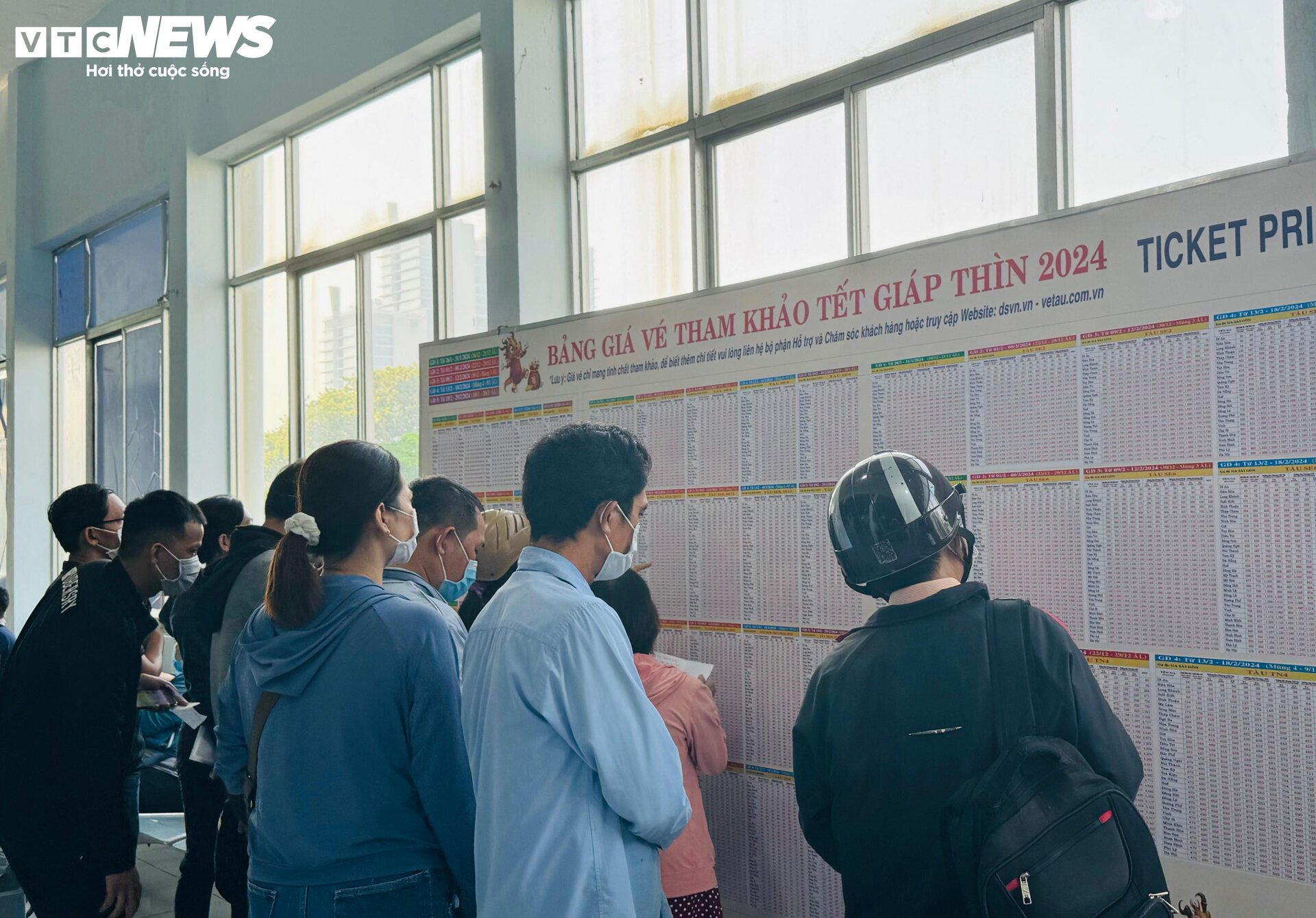 Ga Sài Gòn ngày đầu mở bán vé Tết, người dân mua vé dễ dàng - 13