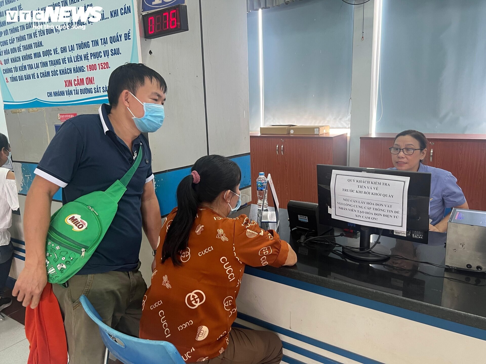 Ga Sài Gòn ngày đầu mở bán vé Tết, người dân mua vé dễ dàng - 15