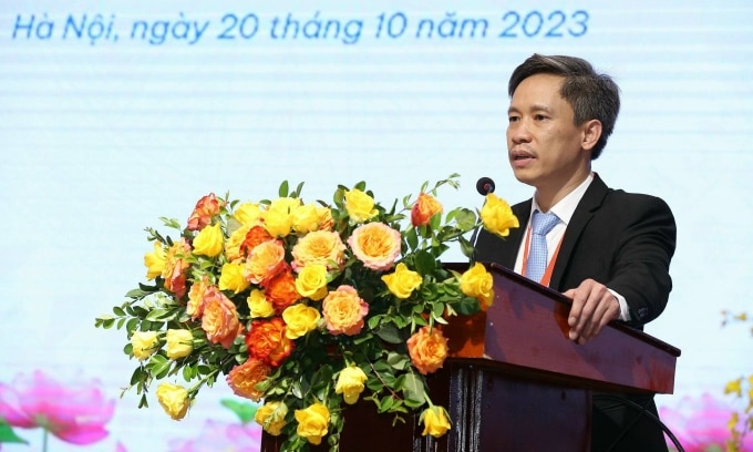 PGS Nguyễn Mạnh Khánh, Chủ tịch Hội chấn thương chỉnh hình Việt Nam, phát biểu tại hội nghị. Ảnh: Lê Nga