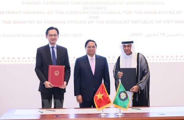 Thủ tướng Chính phủ Phạm Minh Chính chứng kiến Lễ ký Biên bản Ghi nhớ giữa Bộ Ngoại giao Việt Nam và Ban Thư ký GCC. Ảnh: TTXVN