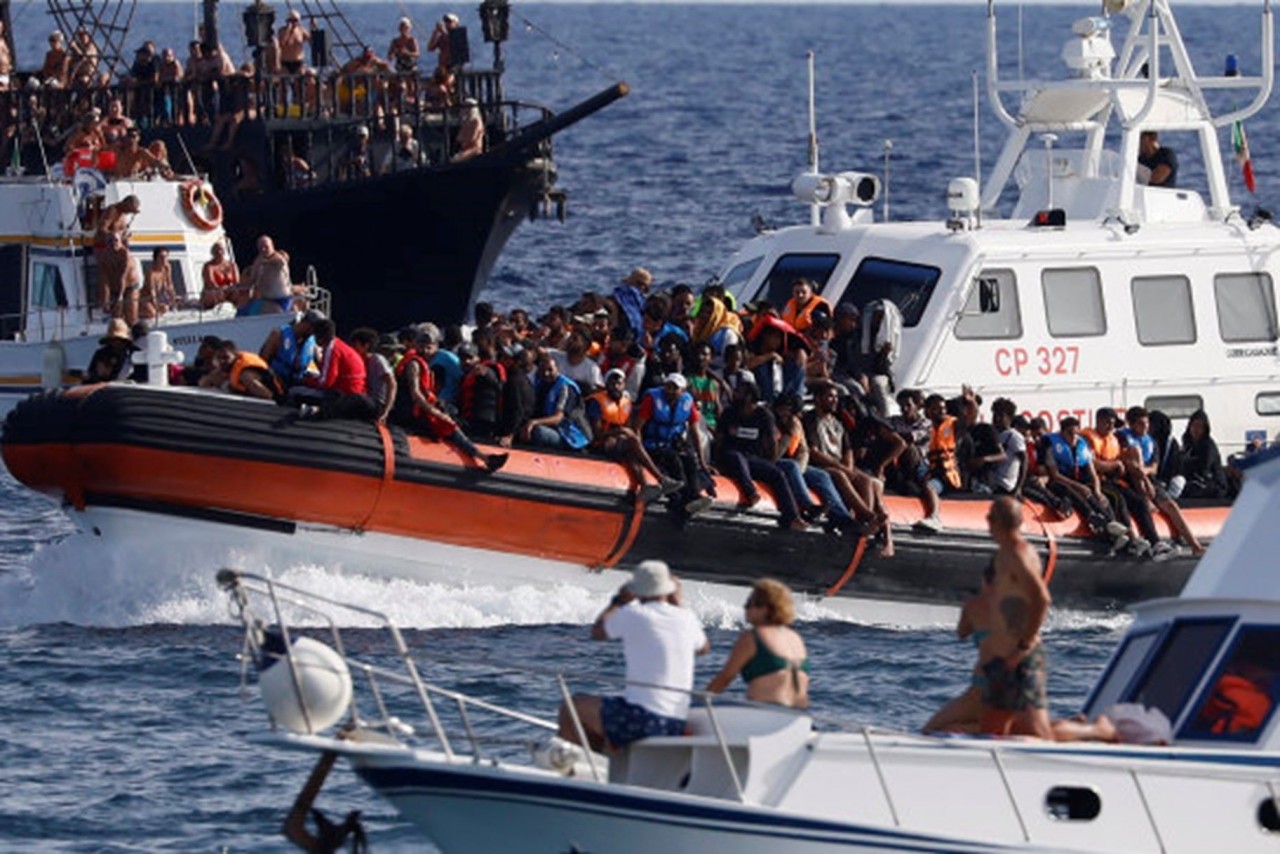 Trong tuần qua, có 11.000 người di cư không giấy tờ đã đến Lampedusa, hòn đảo ở cực Nam của Italy. (Nguồn: Lapresse)
