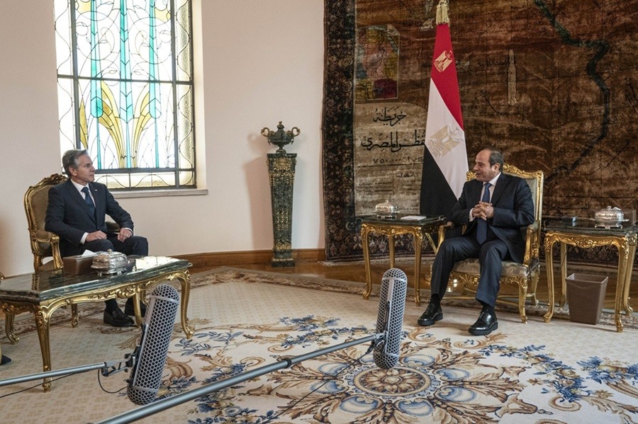(10.25) Tổng thống Ai Cập Abdel Fattah el-Sisi trong cuộc trao đổi với Ngoại trưởng Mỹ Antony Blinken ngày 15/10 tại Cairo, Ai Cập. (Nguồn: Reuters)
