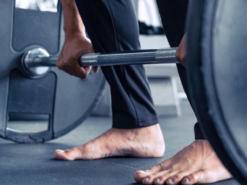Đi chân trần khi tập gym có gây hại không ? - Ảnh 1.