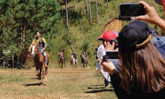 Lễ hội Đua ngựa không yên truyền thống của dân tộc K’Ho tổ chức năm 2019 ở làng Cù Lần. Ảnh: Lang_culan