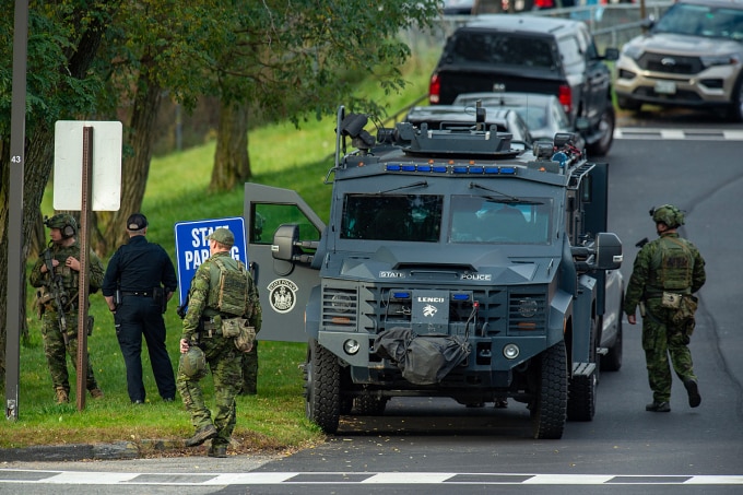 Lực lượng thực thi pháp luật tại thành phố Lewiston, bang Maine ngày 26/10. Ảnh: AFP