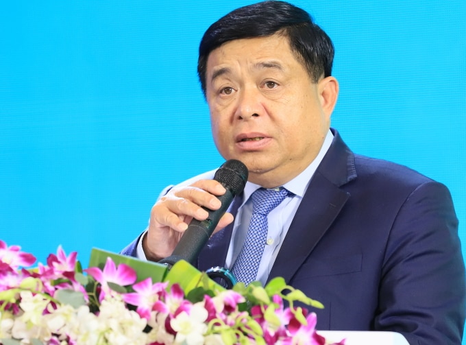 Bộ trưởng Kế hoạch và Đầu tư Nguyễn Chí Dũng phát biểu tại Diễn đàn năng lượng chiều 28/10 tại Hoà Lạc. Ảnh: Hùng Anh