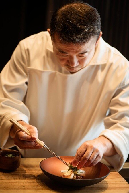 Bếp trưởng Yamaguchi Hiroshi là bậc thầy về Teppanyaki ảnh 2