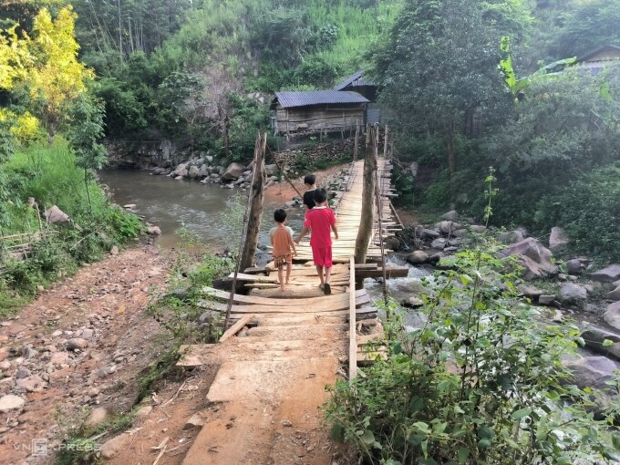 Hiện trạng cầu treo mục nát tại bản Hin Pẻn, tỉnh Sơn La. Ảnh: Anh Phú
