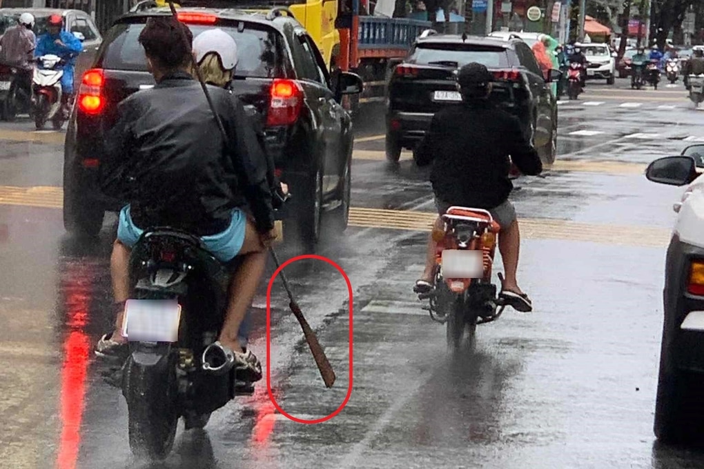 3 thanh niên mang dao đi khắp đường phố Đà Nẵng tìm đối thủ - 1