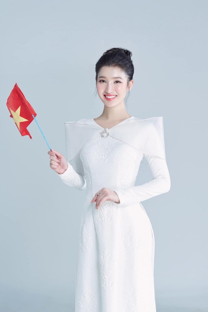 Á hậu Phương Nhi diện áo dài cho vòng phỏng vấn kín tại Miss International 2023.