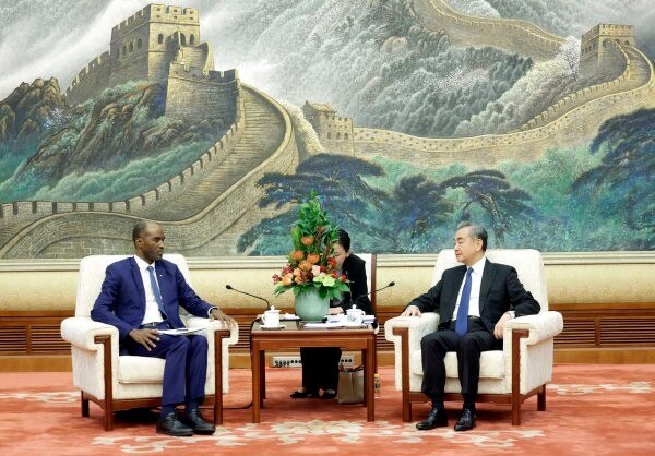 Ngoại trưởng Trung Quốc gặp Cố vấn tổng thống Senegal