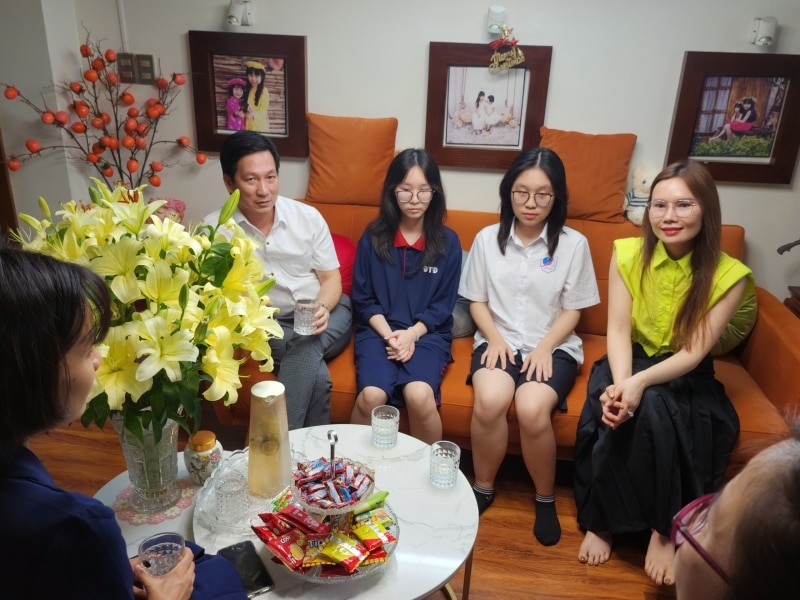 Gia đình hạnh phúc của hai em Vũ Minh Anh và Vũ Anh Thư