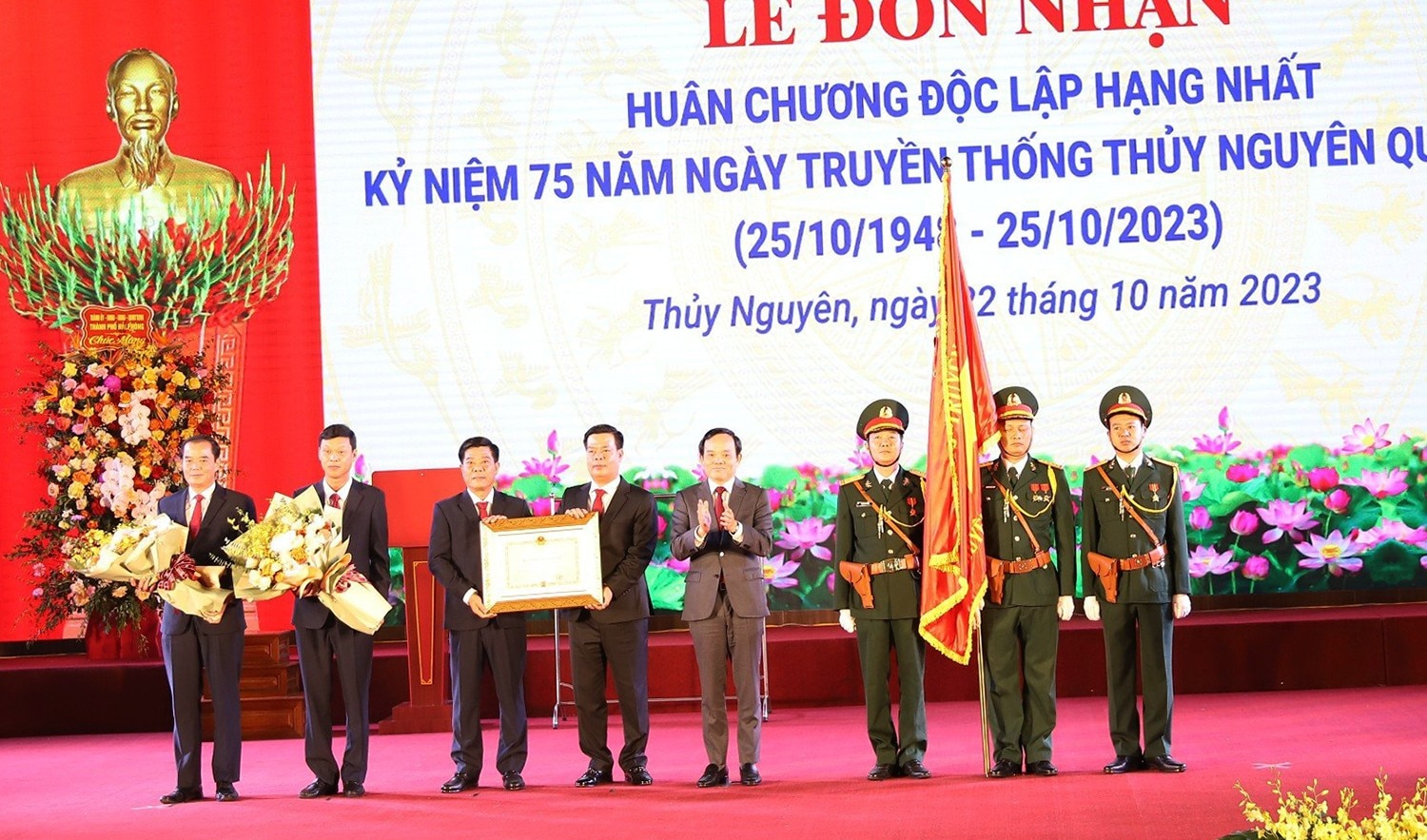Sự kiện - Hải Phòng: Huyện Thủy Nguyên đón nhận Huân chương Độc lập hạng Nhất
