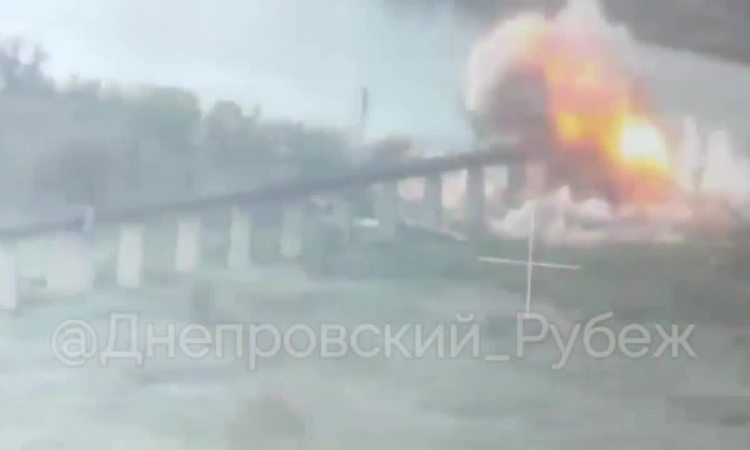 Khoảnh khắc bom 1,5 tấn Nga tập kích đơn vị Ukraine