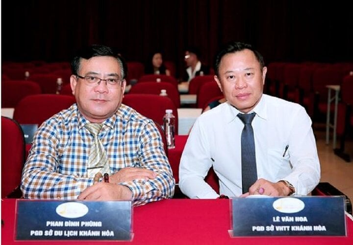 Ông Phan Đình Phùng - Phó GĐ Sở Du lịch Khánh Hòa và ông Lê Văn Hoa - Phó GĐ Sở Văn hóa Thông tin tỉnh Khánh Hòa.