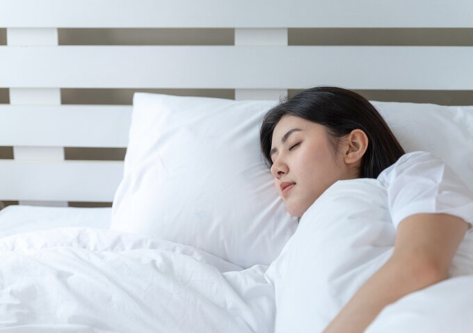 Ngủ nghiêng giúp hệ hô hấp hoạt động tốt hơn. Ảnh: Freepik