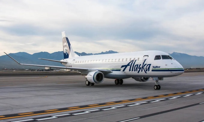 Một chiếc Embraer E175  của Alaska Airlines hồi năm 2016. Ảnh: USA Today