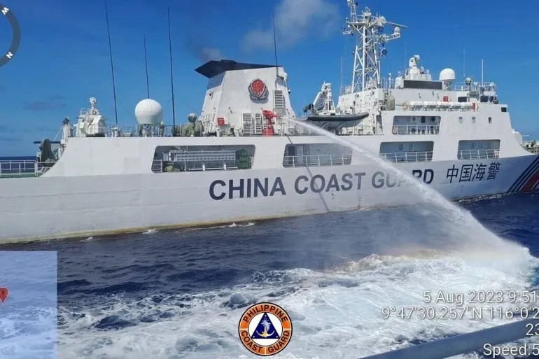 Philippines tạm dừng trao đổi quân sự với Trung Quốc để phản đối hành động của Bắc Kinh ở Biển Đông