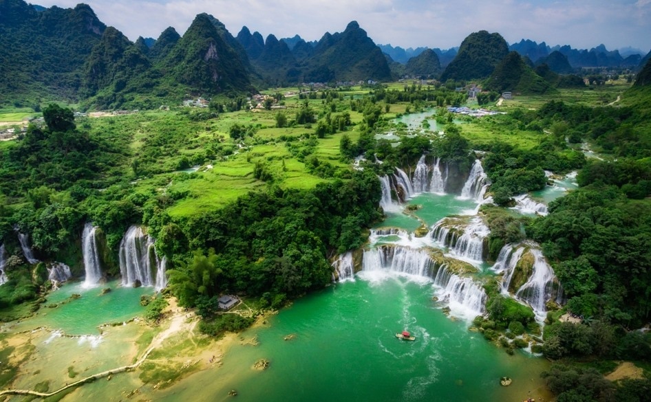 Thác Bản Giốc (Cao Bằng) là thác nước tự nhiên lớn nhất khu vực Đông Nam Á. Ảnh: Nguyễn Việt Tùng/Trung tâm Văn hóa và Thông tin Du lịch Cao Bằng