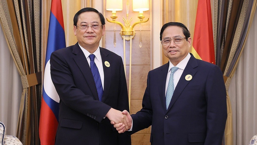 Thủ tướng Chính phủ Phạm Minh Chính gặp Thủ tướng Lào Sonexay Siphandone nhân dịp dự Hội nghị Cấp cao ASEAN-GCC
