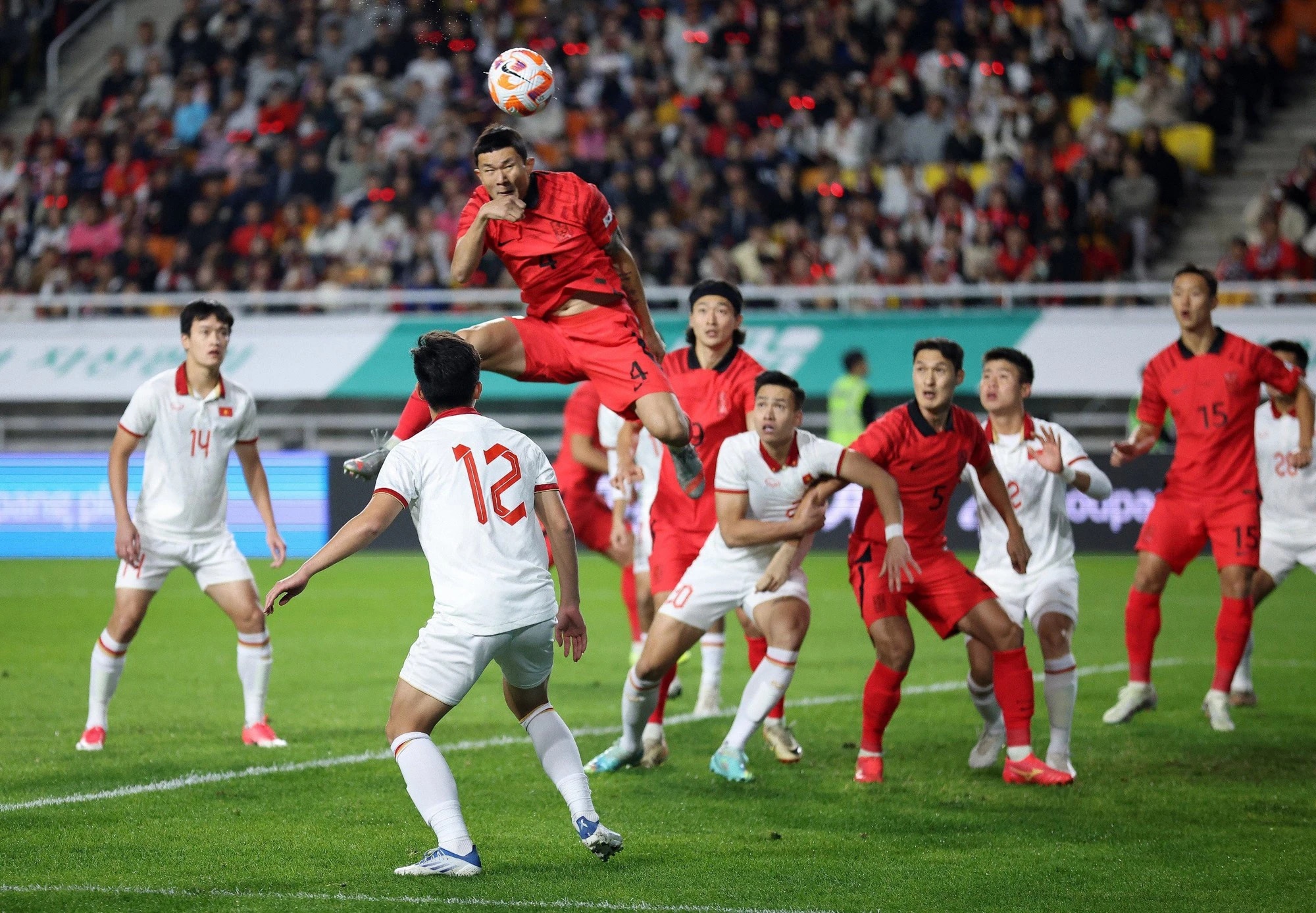 CĐV châu Á có hành động bất ngờ với tuyển Việt Nam sau trận thua Hàn Quốc   - Ảnh 1.