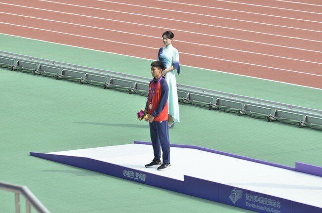 Asian Para Games 2023: VĐV Phạm Nguyễn Khánh Minh xuất sắc giành Huy chương bạc môn điền kinh