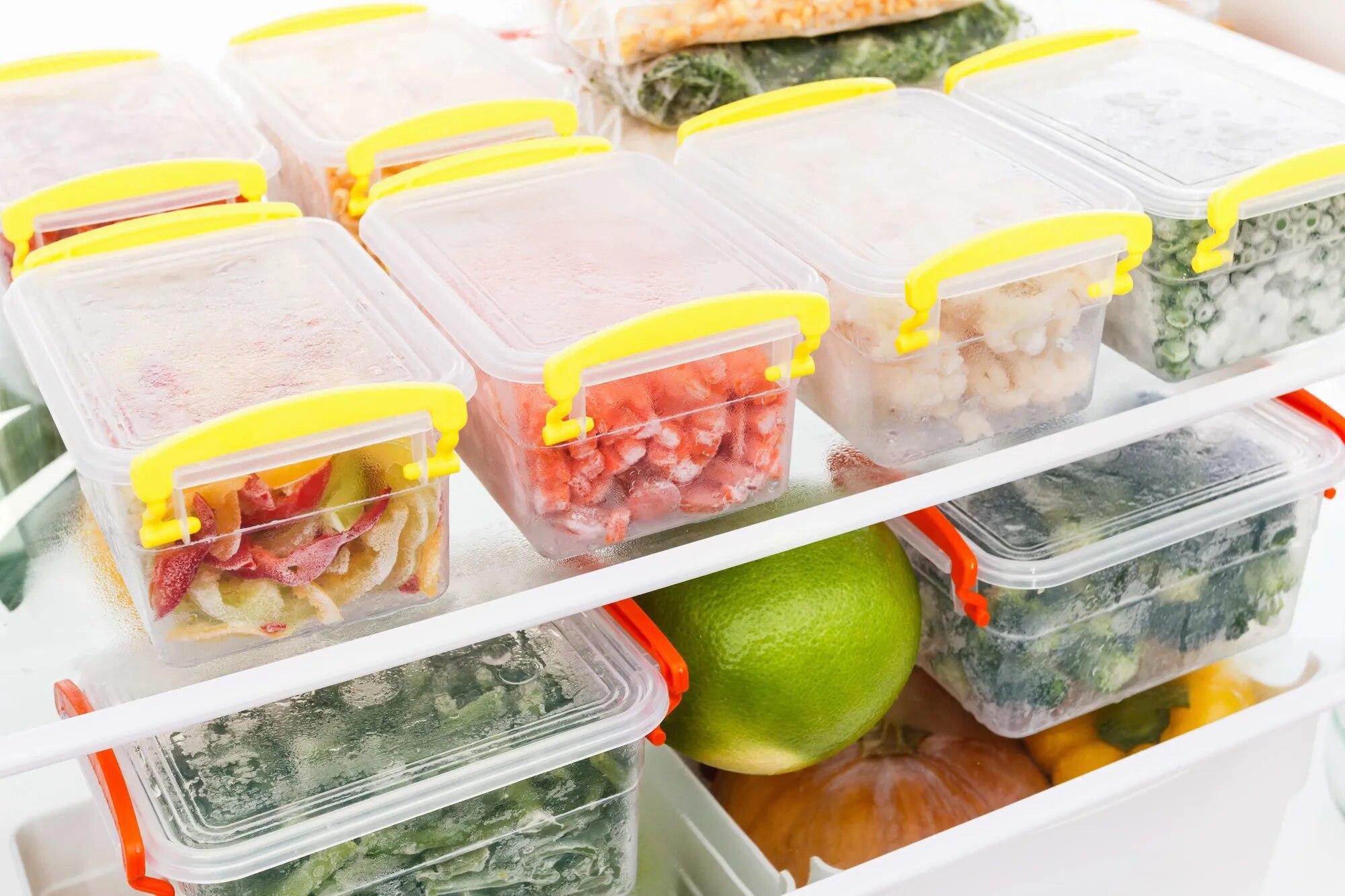 Vì sao thực phẩm bảo quản tủ lạnh vẫn có nguy cơ gây ngộ độc? - Ảnh 1.