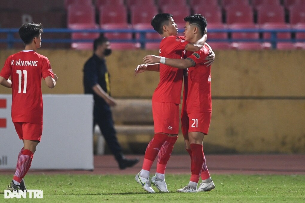 Bùi Tiến Dũng giúp CLB Viettel giành 3 điểm, Thanh Hóa đánh bại SL Nghệ An - 4