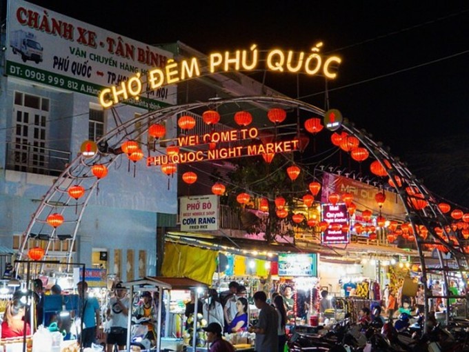 Chợ đêm Phú Quốc. Ảnh: AsiaA