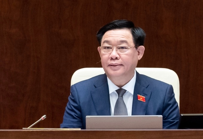 Chủ tịch Quốc hội Vương Đình Huệ điều hành phiên chất vấn sáng 6/11. Ảnh: Hoàng Phong