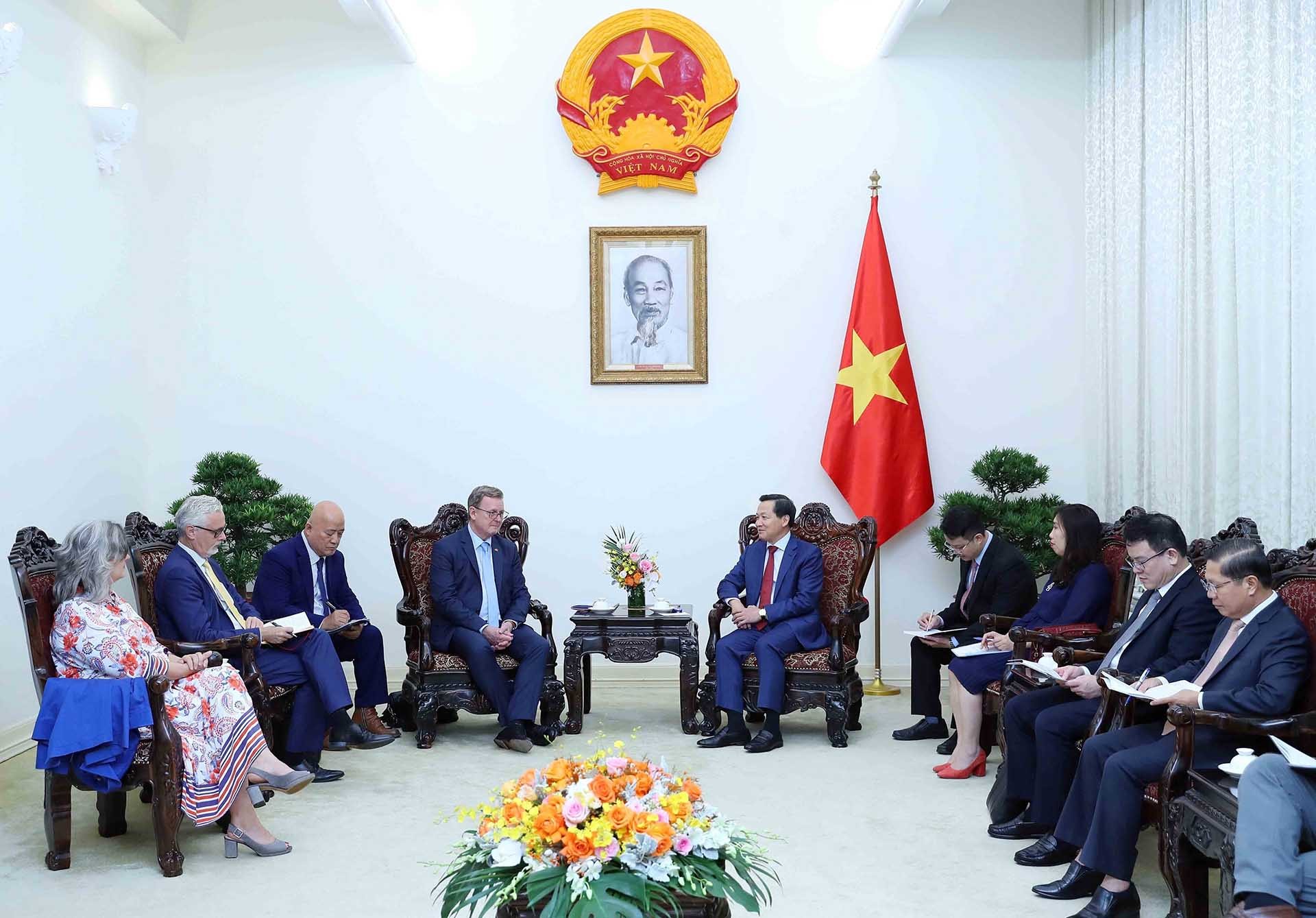 Phó Thủ tướng Lê Minh Khái tiếp Thủ hiến bang Thüringen Bodo Ramelow. (Nguồn: TTXVN)