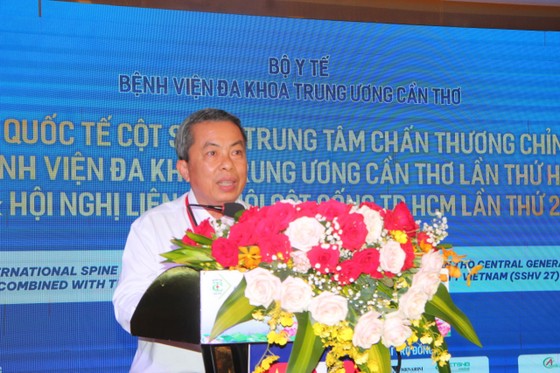 Bác sĩ Nguyễn Minh Vũ, Giám đốc Bệnh viện Đa khoa Trung ương Cần Thơ phát biểu tại hội nghị