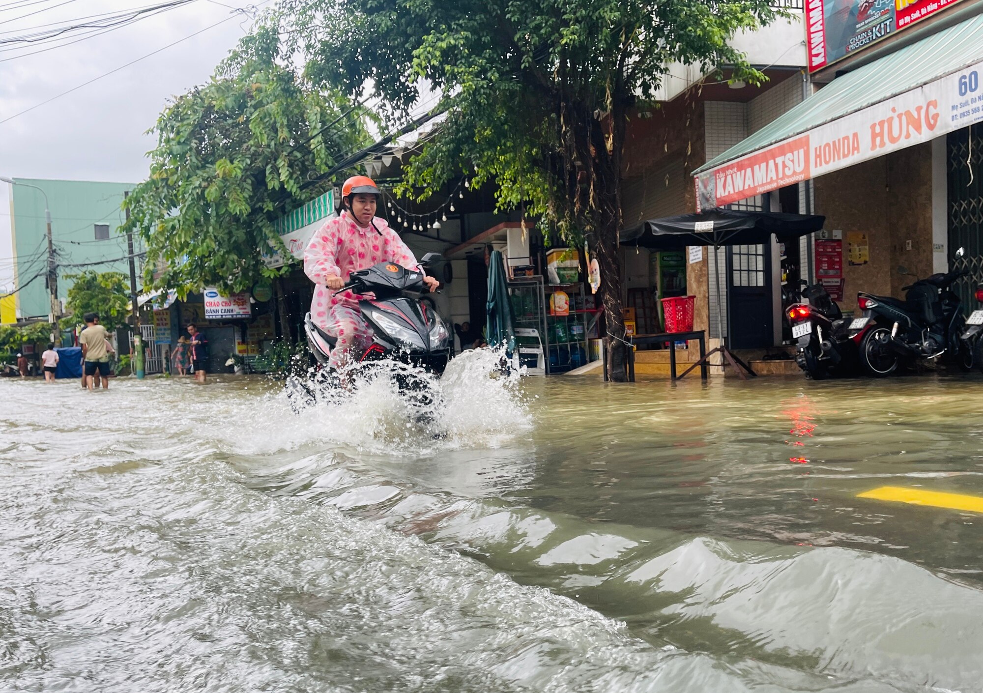 Đà Nẵng: Học sinh các cấp sẽ nghỉ học ngày mai 13.11 vì mưa lớn    - Ảnh 1.