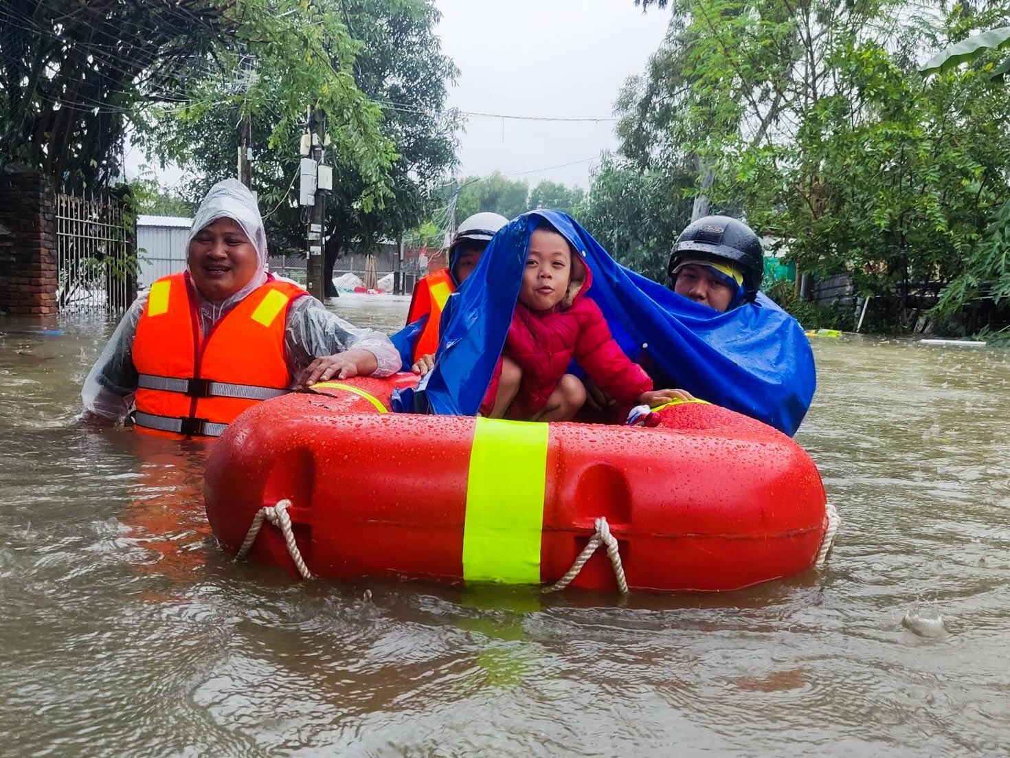 Đà Nẵng: Dốc toàn lực sẵn sàng ứng phó mưa lớn gây ngập lụt cục bộ - Ảnh 3.