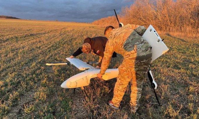 Binh sĩ Nga chuẩn bị triển khai UAV trinh sát gần Avdeevka. Ảnh: RIA Novosti