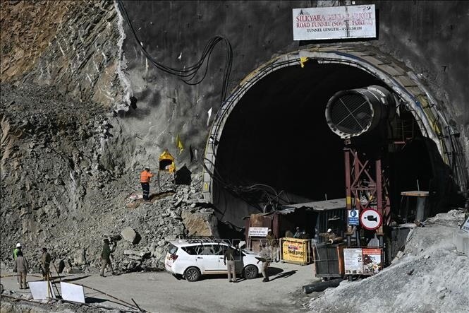 Vụ sập đường hầm ở Ấn Độ: 41 công nhân vẫn bị mắc kẹt sau 2 tuần