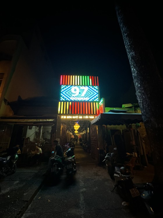 Nhà hàng 97, số 97 bis Sương Nguyệt Ánh (phường Bến Thành, quận 1, TPHCM)
