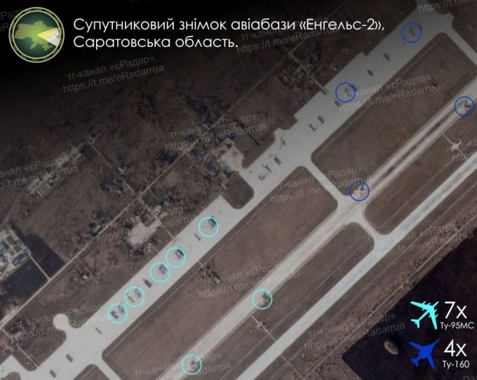 11 oanh tạc cơ chiến lược Nga triển khai ở căn cứ Engels-2 trong ảnh vệ tinh ngày 13/11. Ảnh: eRADAR