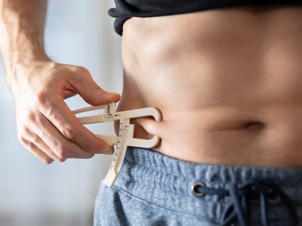 Điều gì xảy ra với cơ bắp khi cơ thể không ăn đủ calo ? - Ảnh 1.
