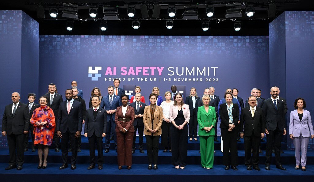EU và 28 nước ký Tuyên bố Bletchley, cảnh báo ‘nguy cơ thảm họa” từ AI - Ảnh 1.