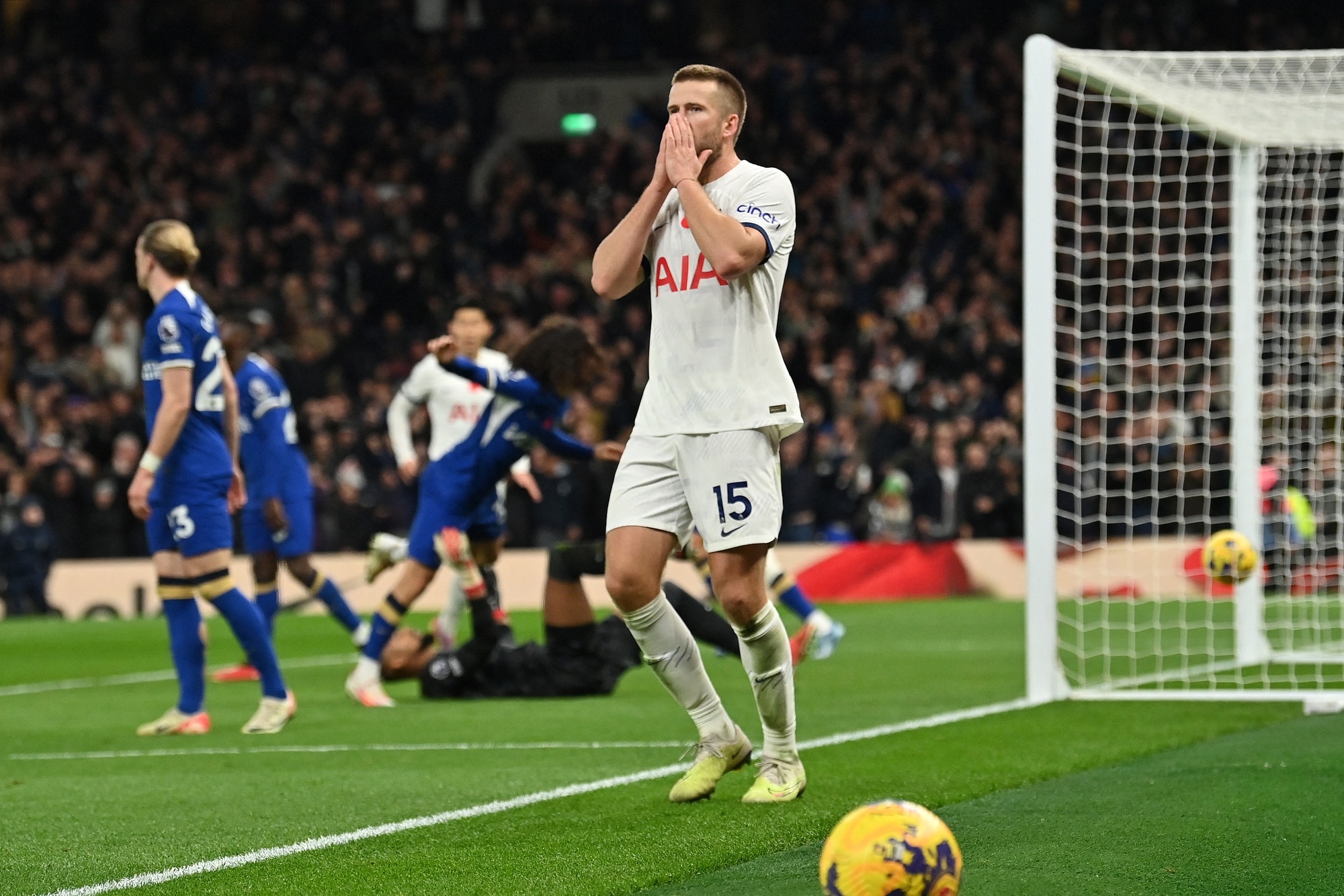 HLV Postecoglou nổi giận chỉ trích VAR sau khi Tottenham bị Chelsea đánh bại - Ảnh 1.