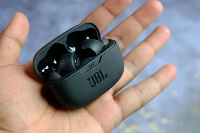 Entdecken Sie JBL Wave Beam True Wireless-Kopfhörer –