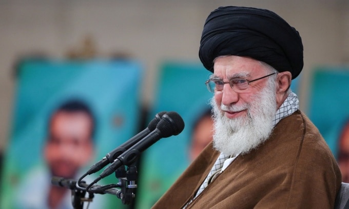 Lãnh tụ tối cao Iran Ayatollah Ali Khamenei tham dự một cuộc họp tại thủ đô Tehran hôm 17/10. Ảnh: Reuters