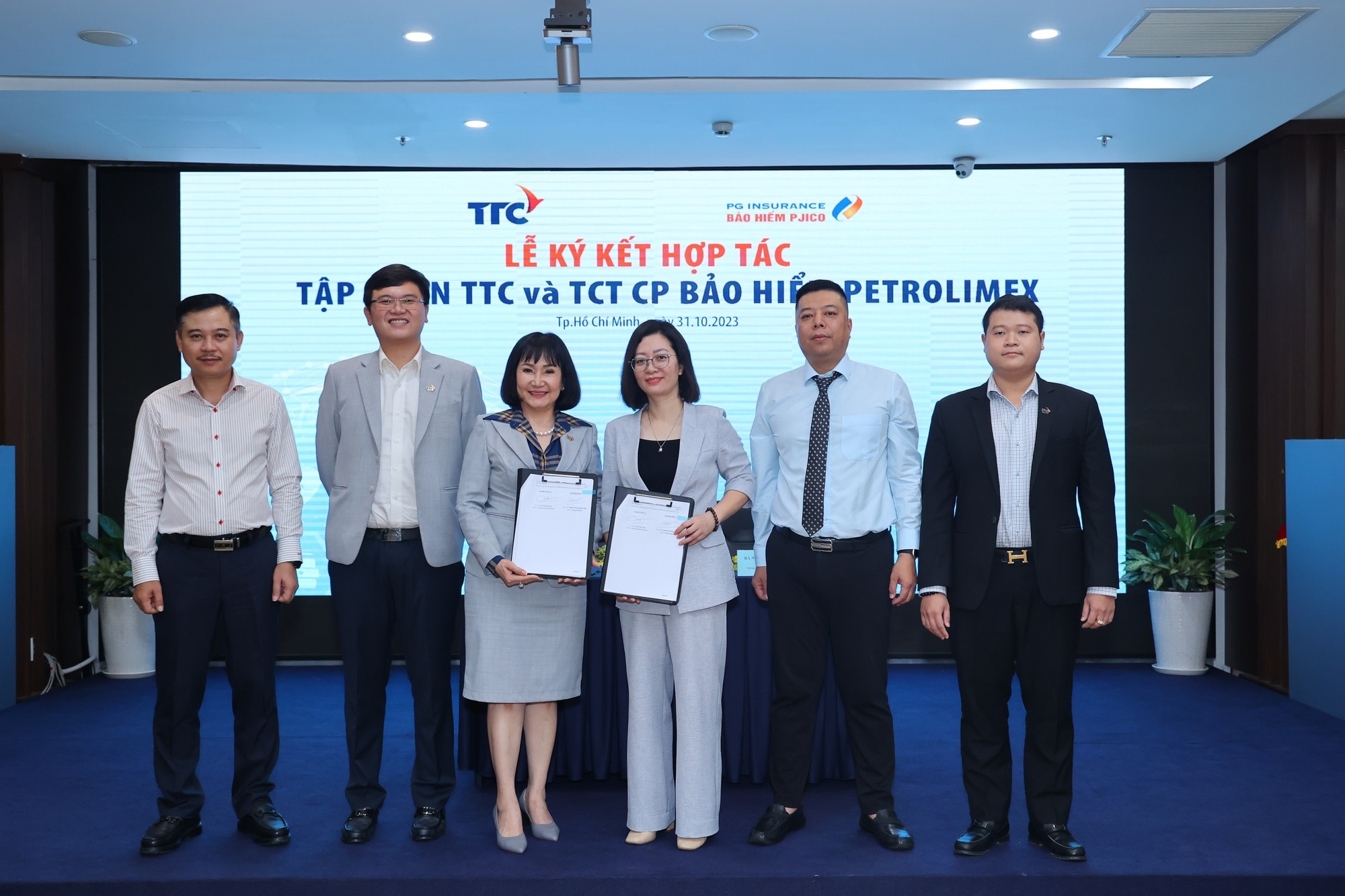 Lễ ký kết hợp tác giữa Tập đoàn TTC và TCT CP Bảo hiểm Petrolimex - Ảnh 1.