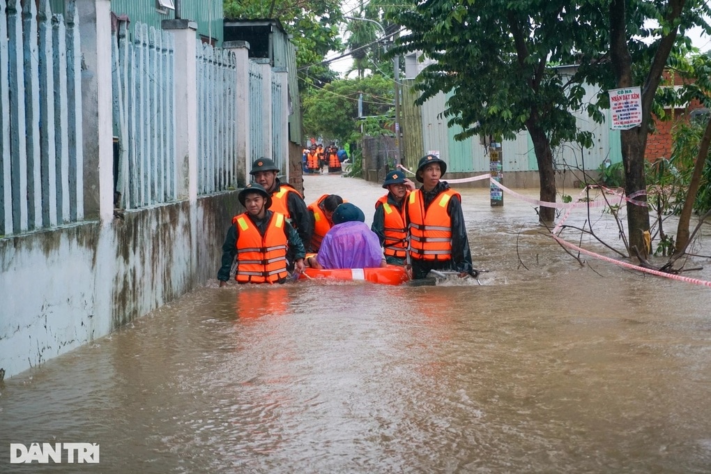 Mưa lũ nghiêm trọng tại Huế, Đà Nẵng, Thủ tướng ra công điện khẩn - 1